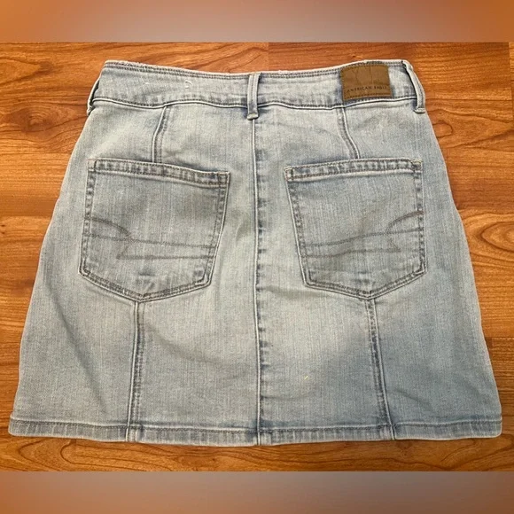 American Eagle Denim Mini Skirt Sz 2 Light Wash Button Front Stretch - Picture 2 of 8